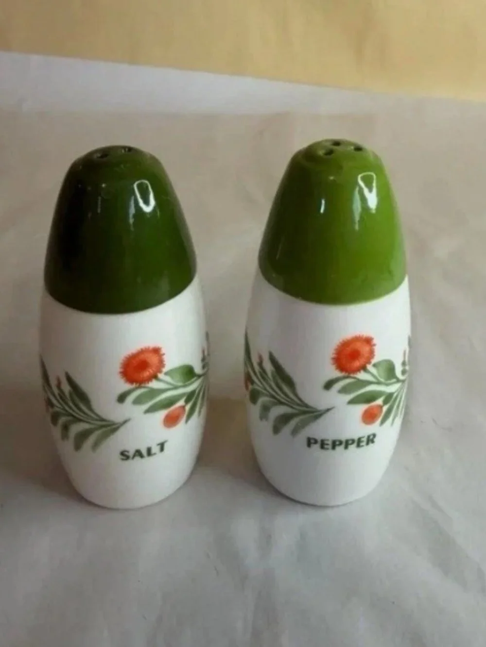Ceramic‎ Floral Egg Salt & Pepper Shaker Set Green White Orange 3.5in 2pc